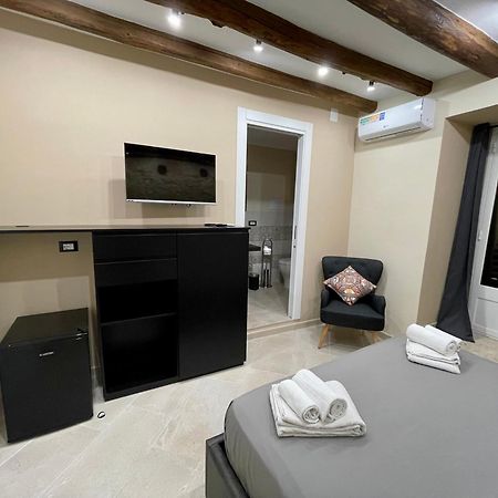 Tommy'S Rooms Palermo Exterior photo