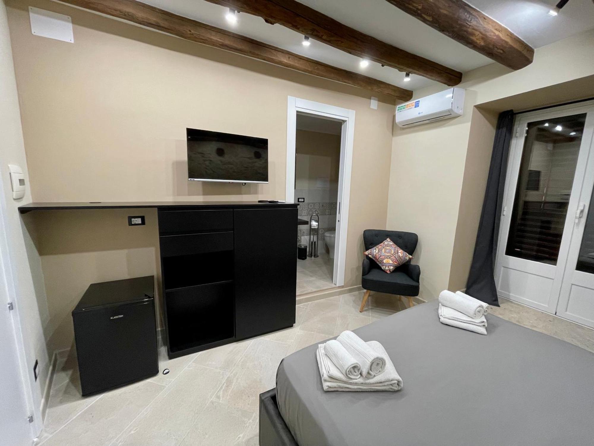 Tommy'S Rooms Palermo Exterior photo